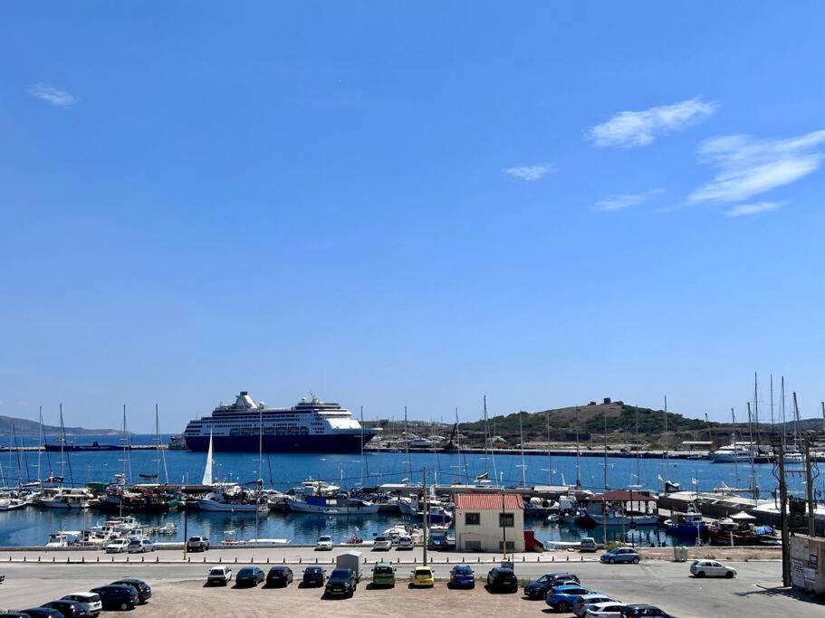 Апартаменты Luxury Port View Лаврион Экстерьер фото